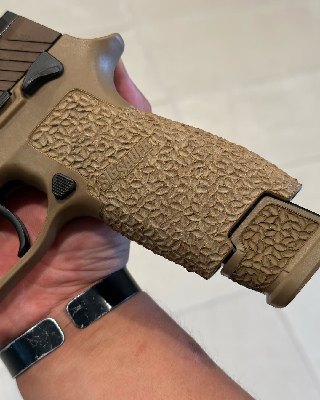 Sig Sauer M17 - Image 3