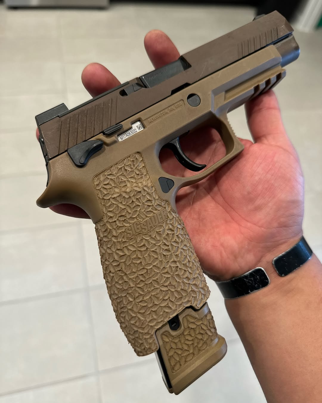 Sig Sauer M17 - Image 4